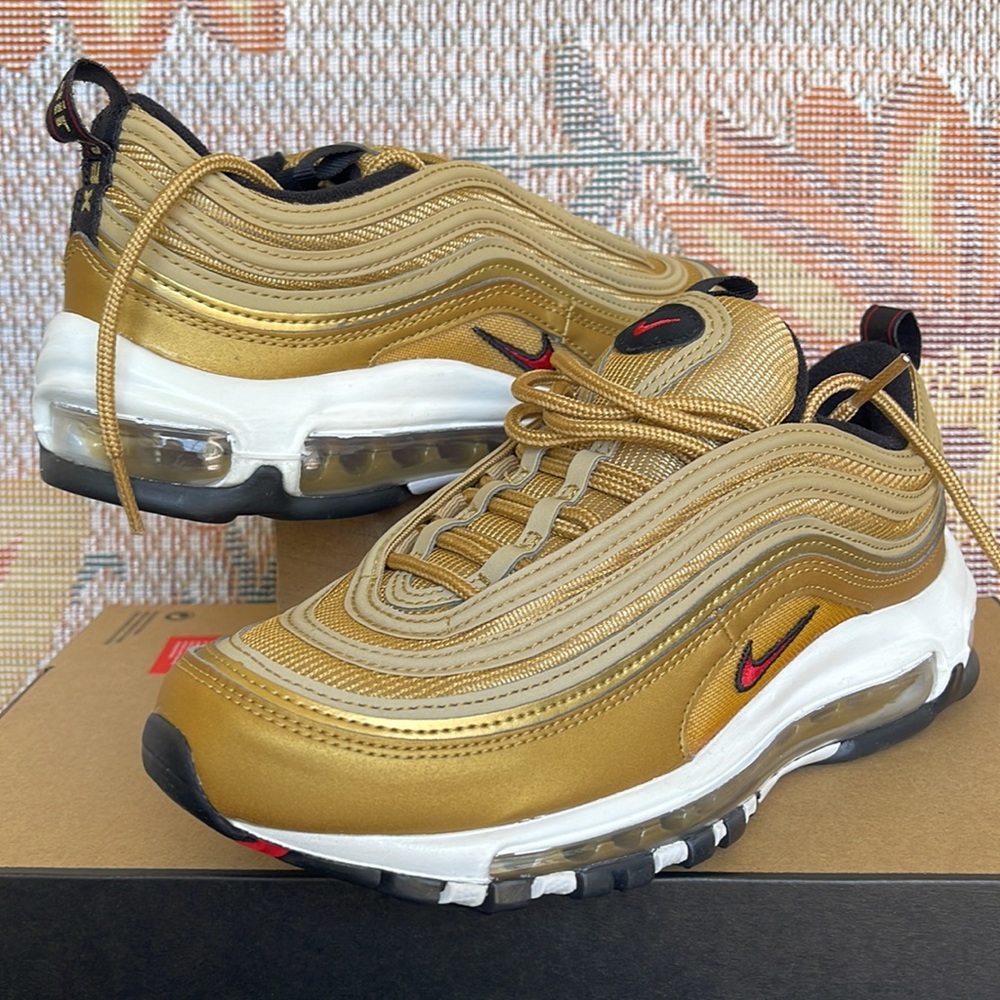 Nike WMNS Air Max 97
Metallic Gold/Black/White/ Varsity Red
Size 6.5
DQ9131-700 - Picture 13 of 16